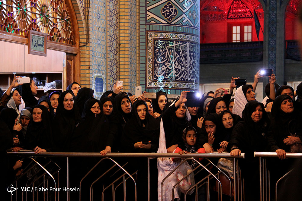 مراسم شام غریبان امام حسین (ع) در شاهچراغ شیراز/گالری تصاویر