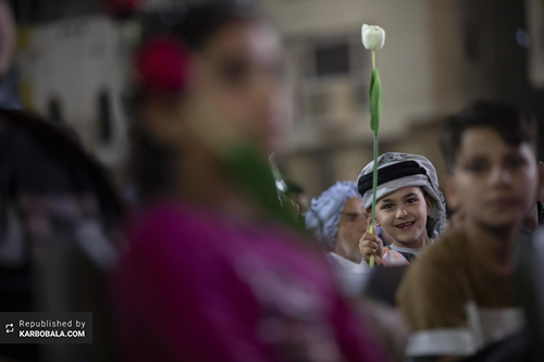 شادی زائران آستان حسینی در سالروز ولادت هشتمین امام شیعیان / گزارش تصویری