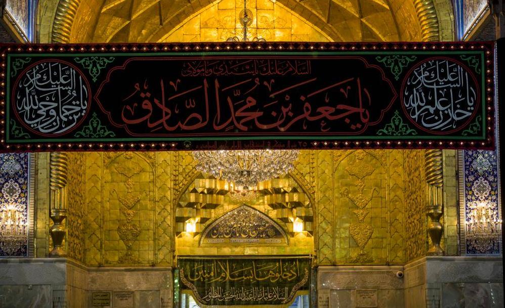 همزمان با سالروز شهادت امام صادق (ع) حرم حسینی هم سیاه پوش شد