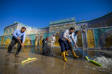 غبارروبی حرمین کربلا بعد از شب طوفانی / گزارش تصویری