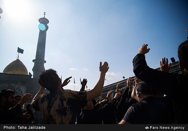 عزاداری ظهر عاشورا در تهران/ گزارش تصویری