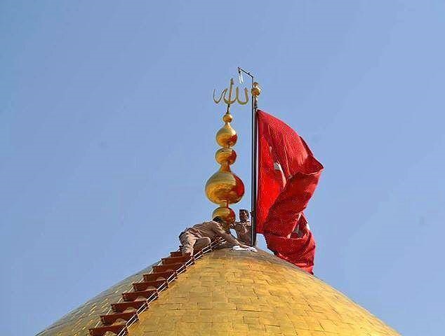 غبارروبی گنبد حرم مطهر امام حسین (ع) در آستانه محرم